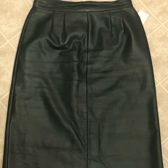 Green Aline Leather Skirt MIDI - Picture 2 of 8